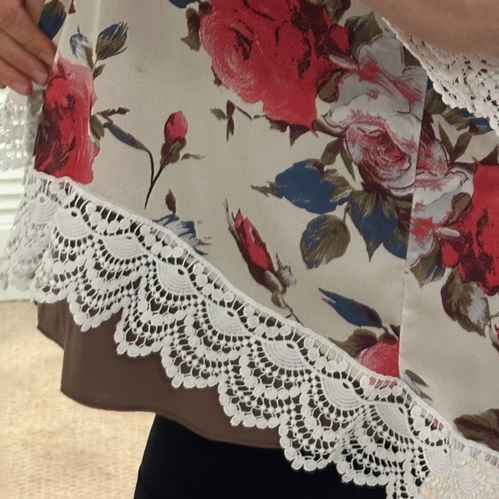 Cute Floral Women’s Plus XXXL shrug (sizing appears off. I am an 18/20)